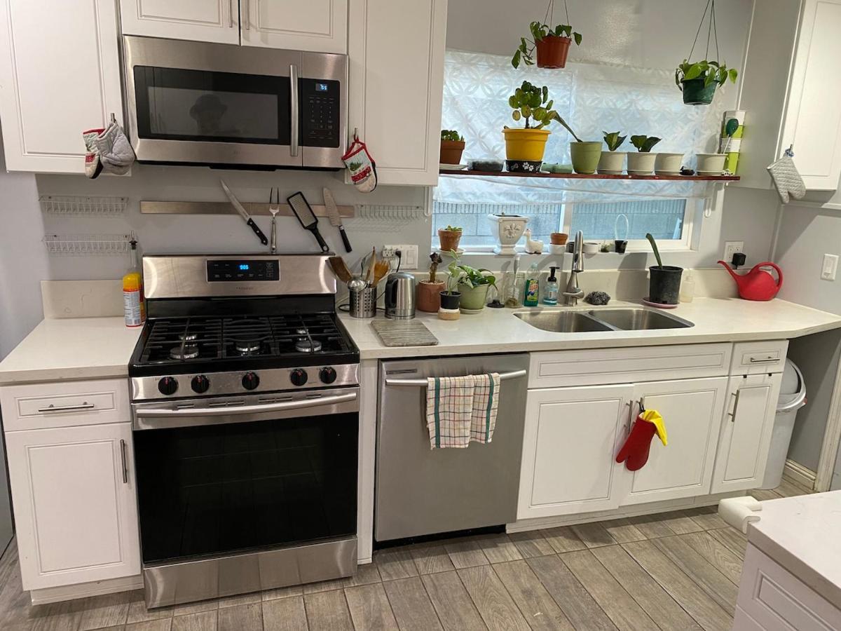 Private Room In Los Angeles La With Tv & Wifi & Ac & View Of Hollywood Sign & Private Fridge & Shared Kitchen!!! Bagian luar foto
