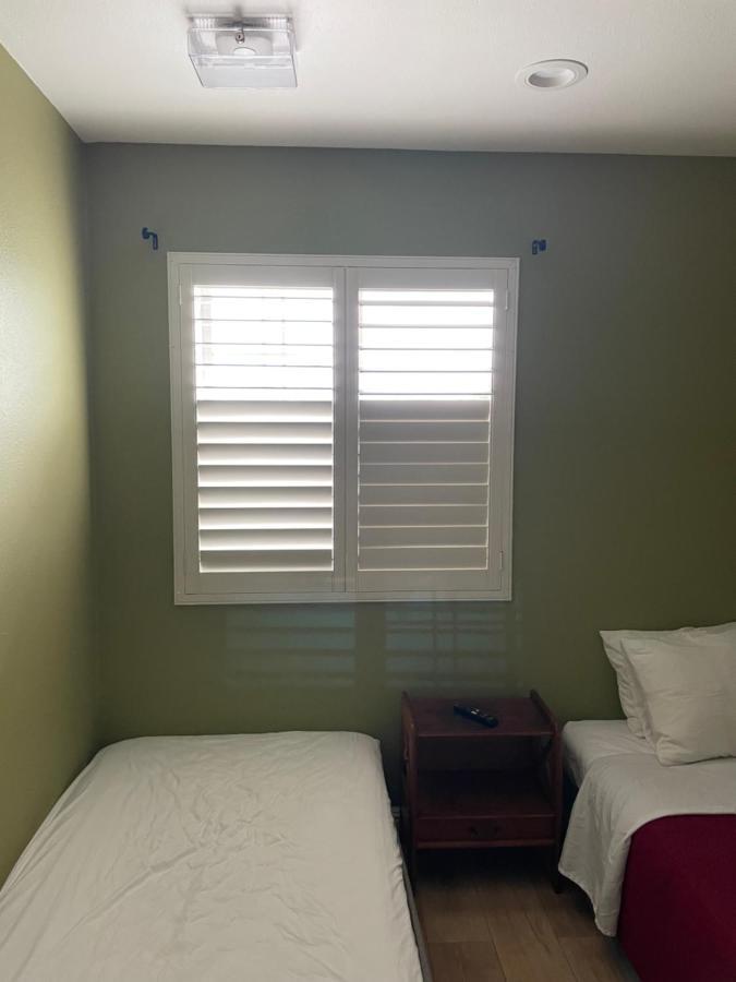 Private Room In Los Angeles La With Tv & Wifi & Ac & View Of Hollywood Sign & Private Fridge & Shared Kitchen!!! Bagian luar foto