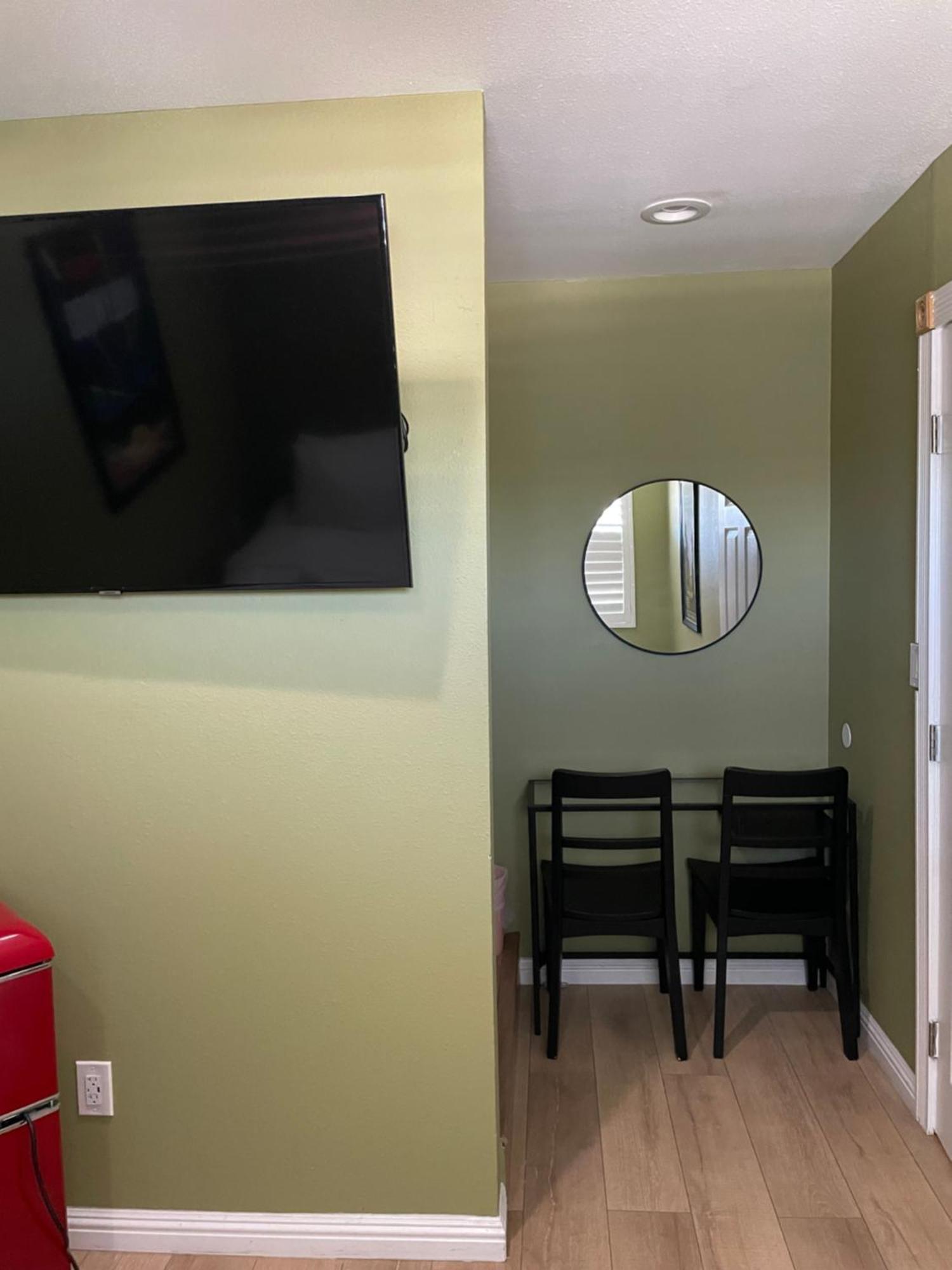 Private Room In Los Angeles La With Tv & Wifi & Ac & View Of Hollywood Sign & Private Fridge & Shared Kitchen!!! Bagian luar foto