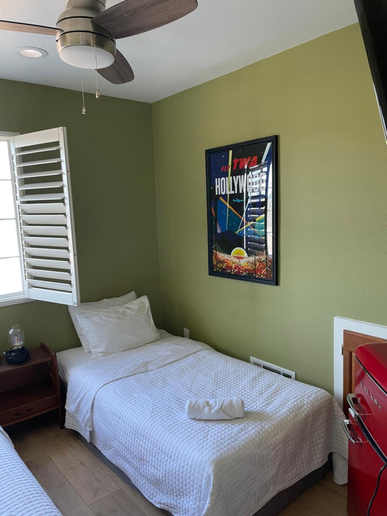 Private Room In Los Angeles La With Tv & Wifi & Ac & View Of Hollywood Sign & Private Fridge & Shared Kitchen!!! Bagian luar foto