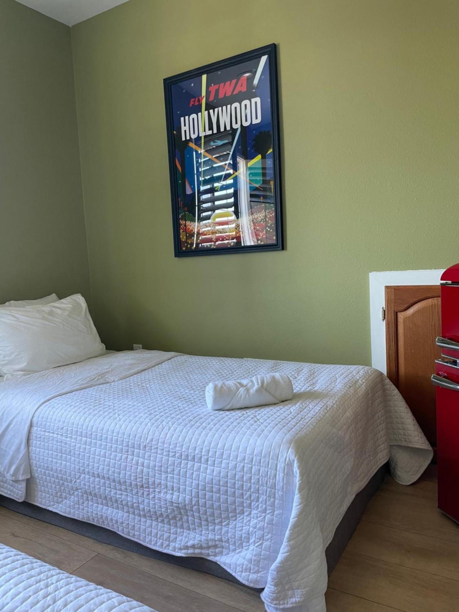 Private Room In Los Angeles La With Tv & Wifi & Ac & View Of Hollywood Sign & Private Fridge & Shared Kitchen!!! Bagian luar foto