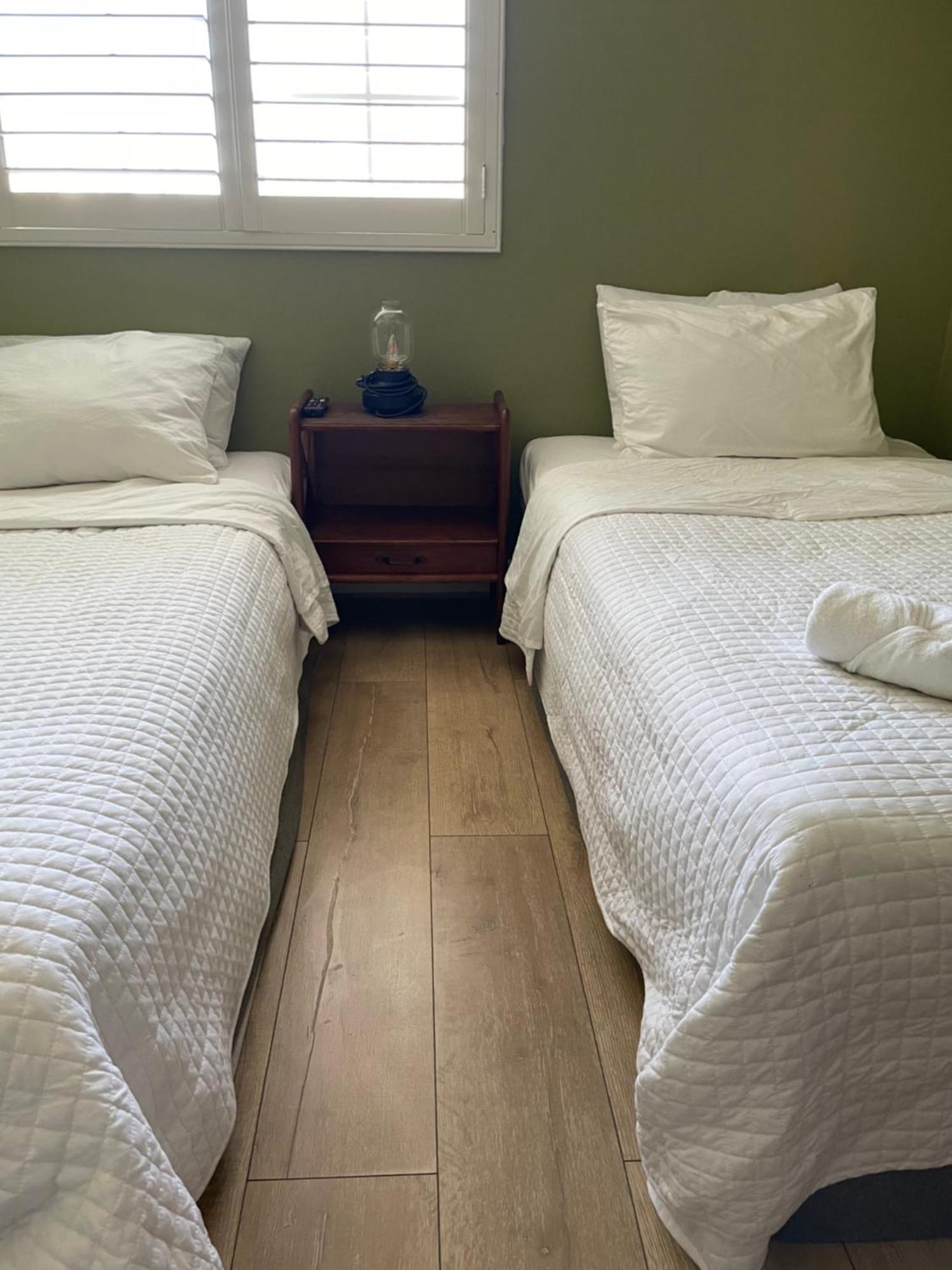 Private Room In Los Angeles La With Tv & Wifi & Ac & View Of Hollywood Sign & Private Fridge & Shared Kitchen!!! Bagian luar foto