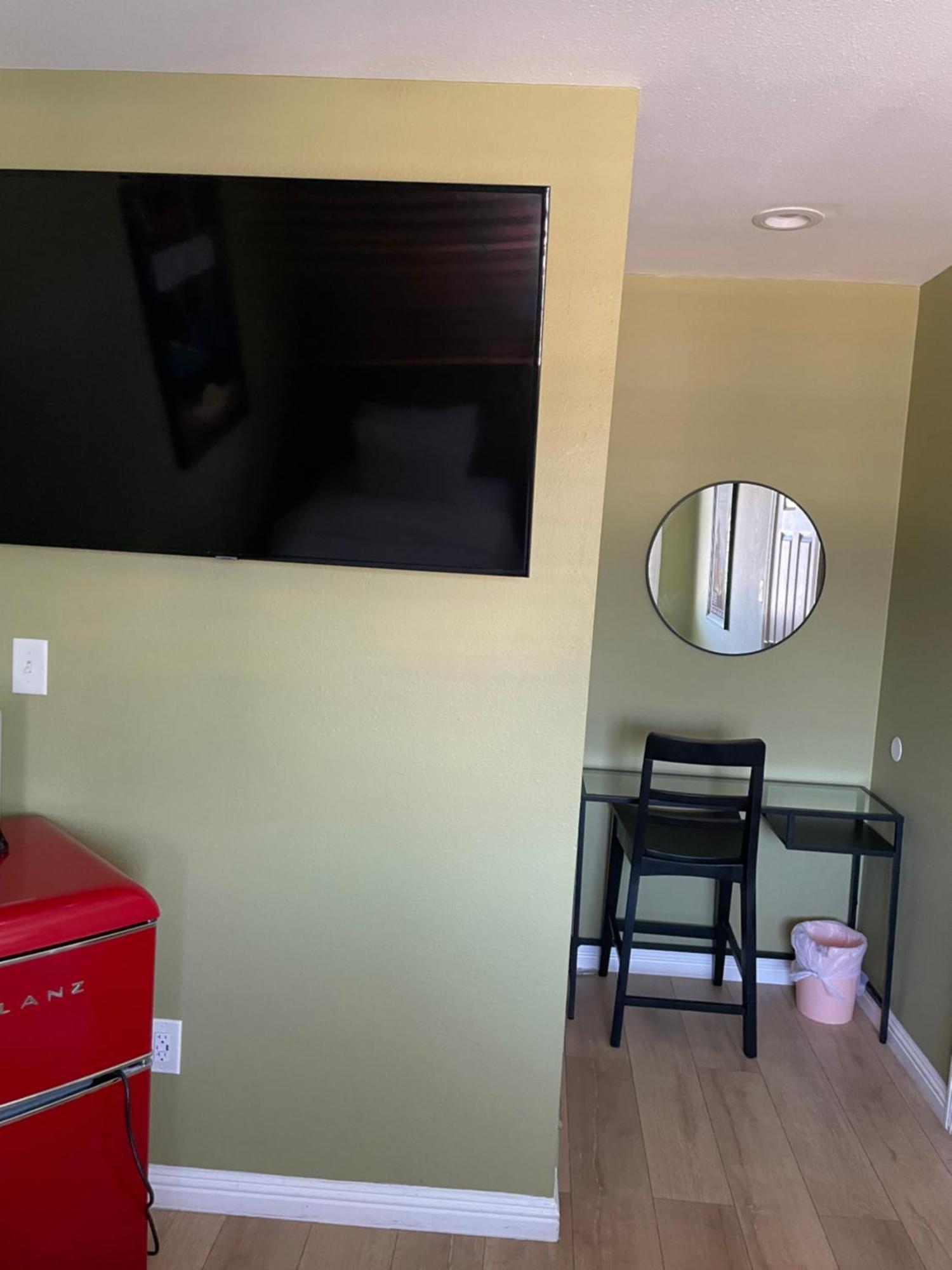 Private Room In Los Angeles La With Tv & Wifi & Ac & View Of Hollywood Sign & Private Fridge & Shared Kitchen!!! Bagian luar foto