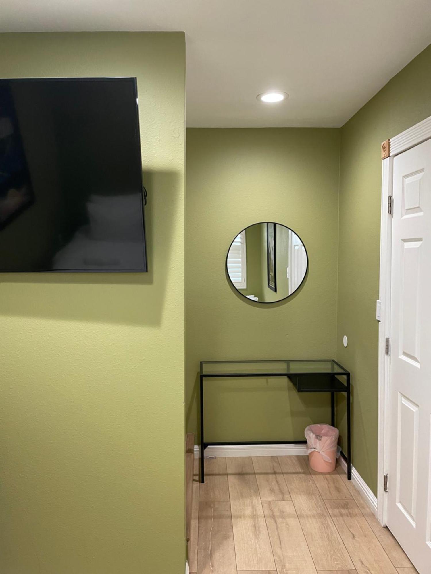 Private Room In Los Angeles La With Tv & Wifi & Ac & View Of Hollywood Sign & Private Fridge & Shared Kitchen!!! Bagian luar foto