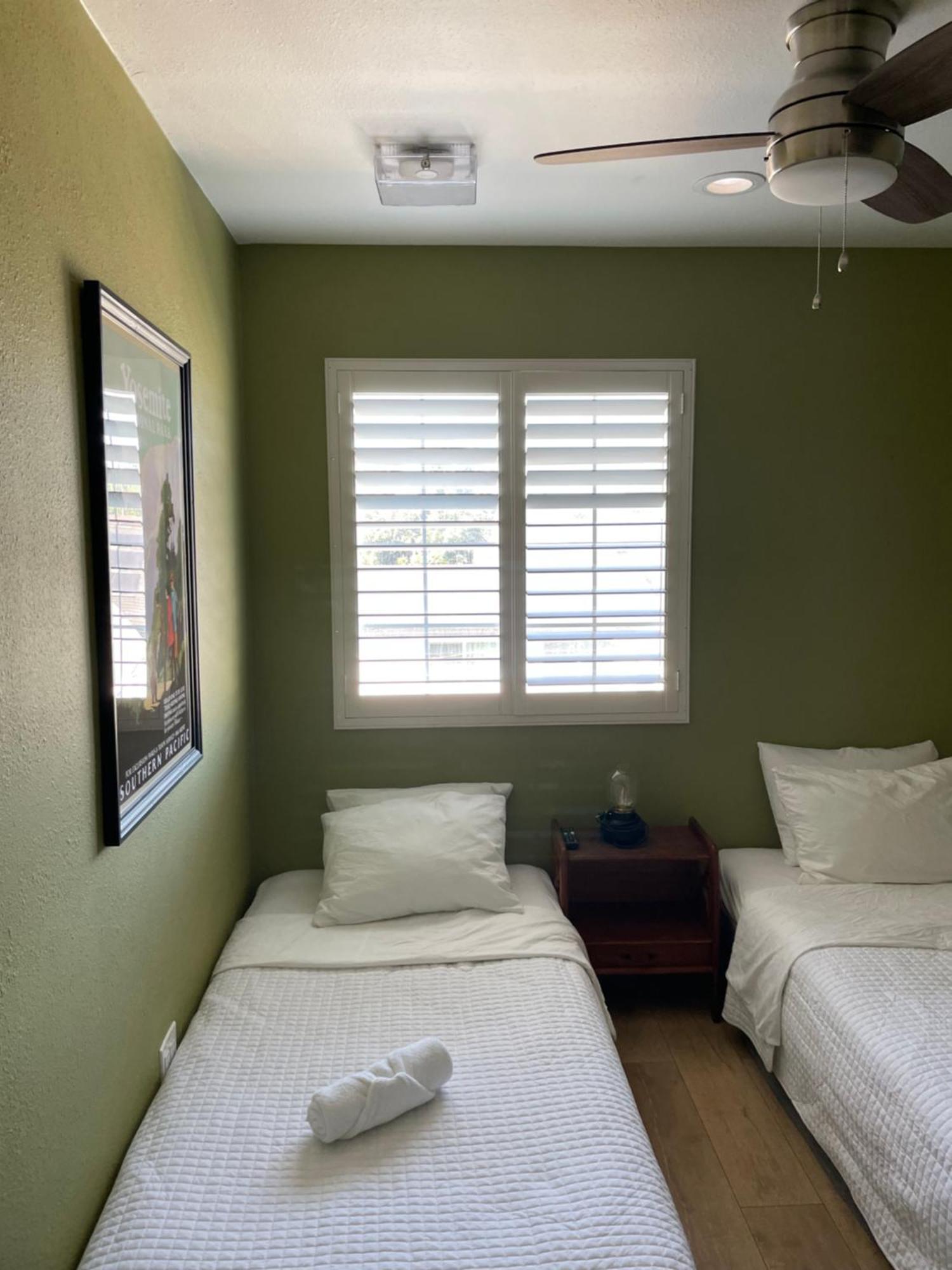 Private Room In Los Angeles La With Tv & Wifi & Ac & View Of Hollywood Sign & Private Fridge & Shared Kitchen!!! Bagian luar foto