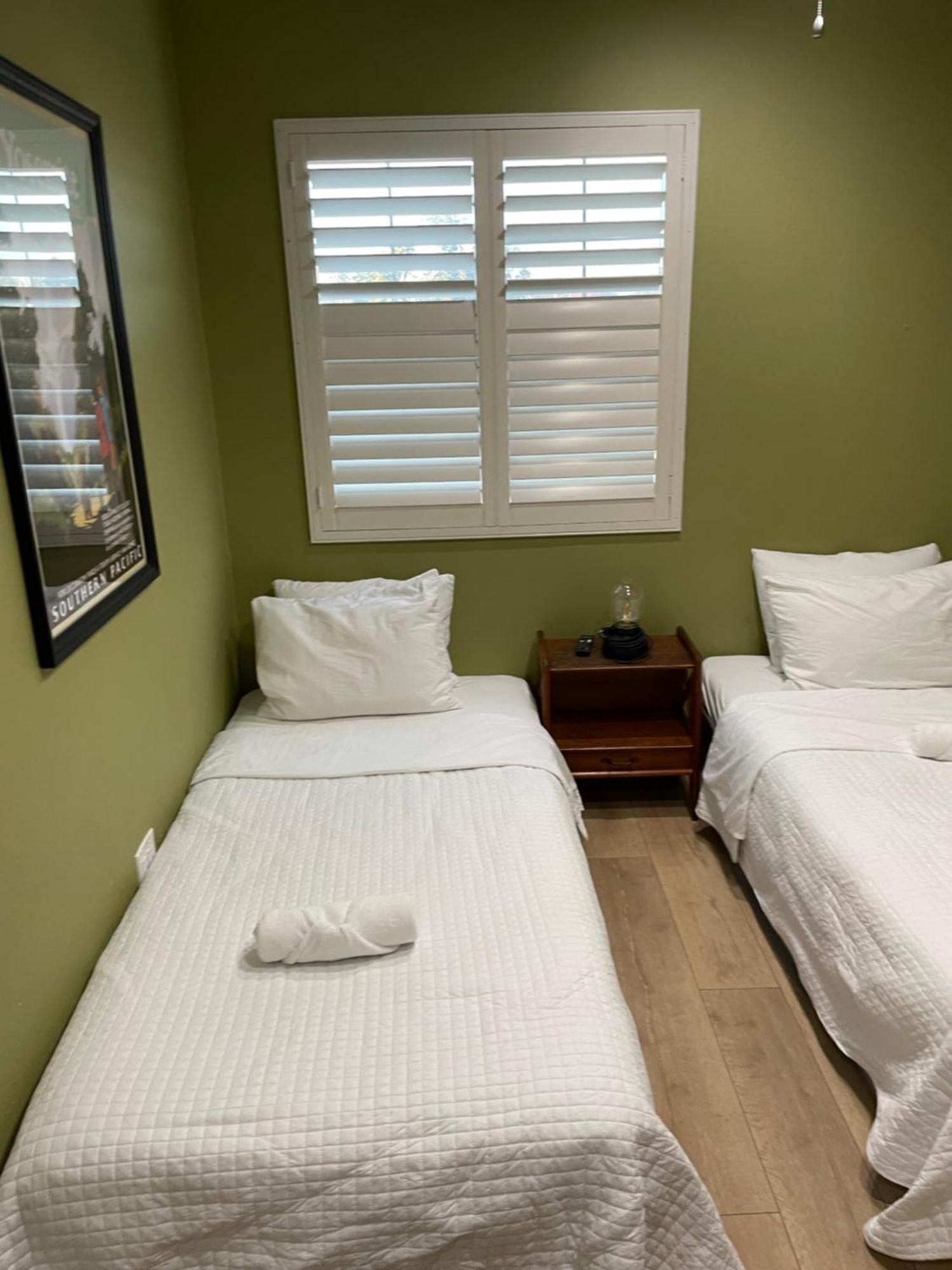 Private Room In Los Angeles La With Tv & Wifi & Ac & View Of Hollywood Sign & Private Fridge & Shared Kitchen!!! Bagian luar foto
