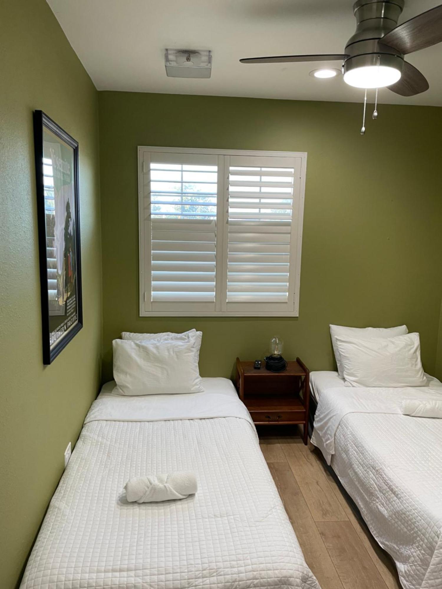 Private Room In Los Angeles La With Tv & Wifi & Ac & View Of Hollywood Sign & Private Fridge & Shared Kitchen!!! Bagian luar foto