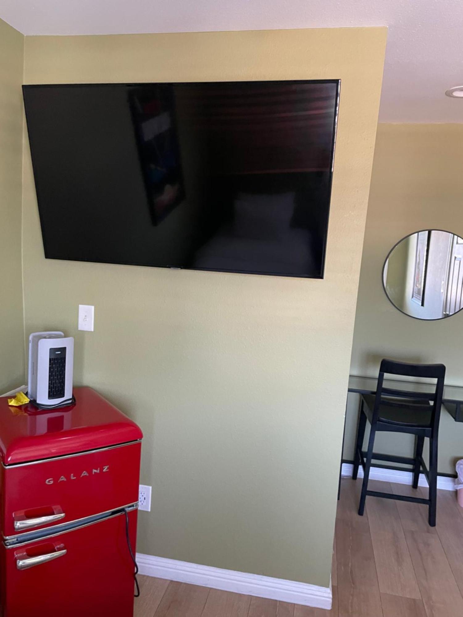 Private Room In Los Angeles La With Tv & Wifi & Ac & View Of Hollywood Sign & Private Fridge & Shared Kitchen!!! Bagian luar foto