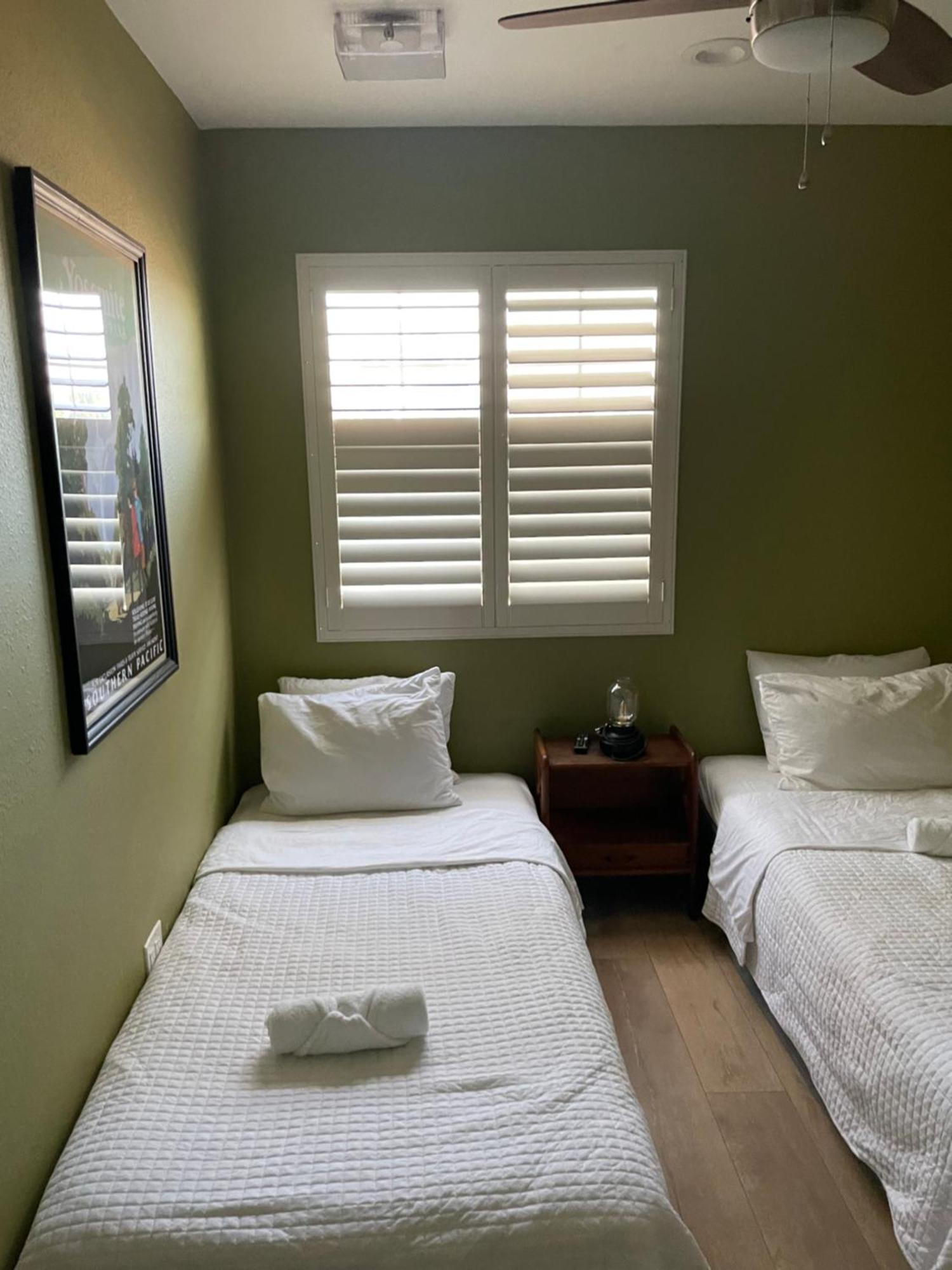 Private Room In Los Angeles La With Tv & Wifi & Ac & View Of Hollywood Sign & Private Fridge & Shared Kitchen!!! Bagian luar foto