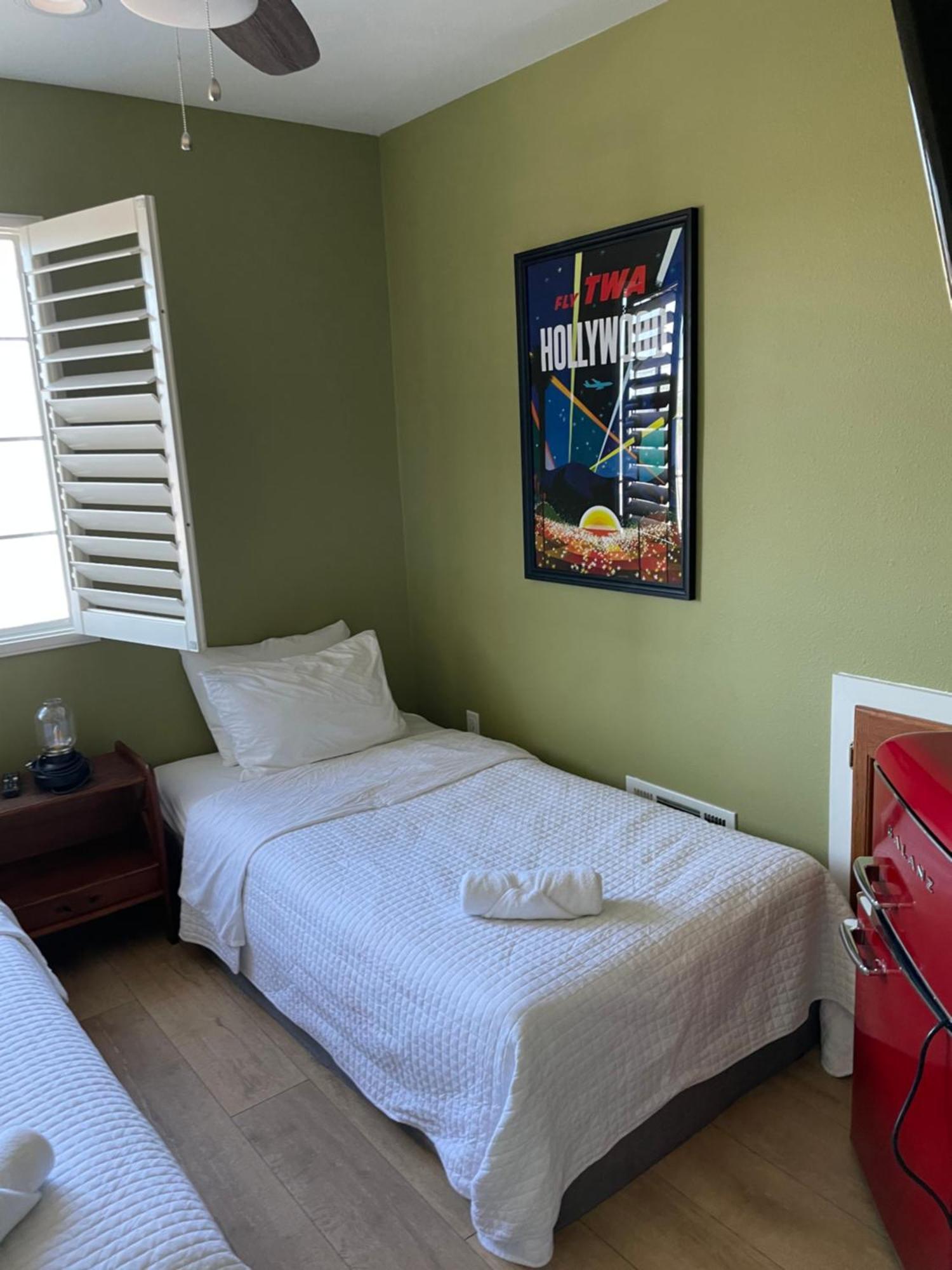Private Room In Los Angeles La With Tv & Wifi & Ac & View Of Hollywood Sign & Private Fridge & Shared Kitchen!!! Bagian luar foto