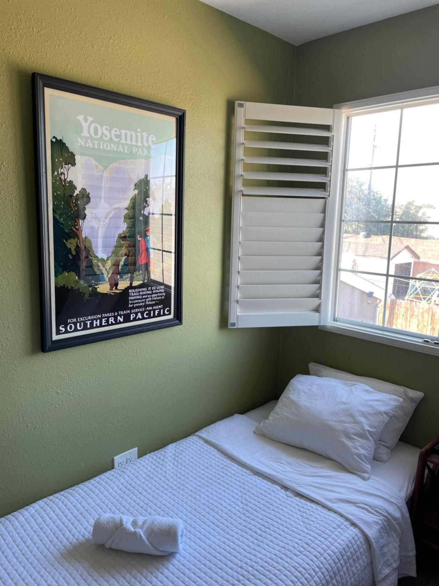 Private Room In Los Angeles La With Tv & Wifi & Ac & View Of Hollywood Sign & Private Fridge & Shared Kitchen!!! Bagian luar foto